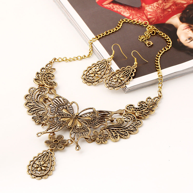Short Hollow Butterfly Clavicle Necklace